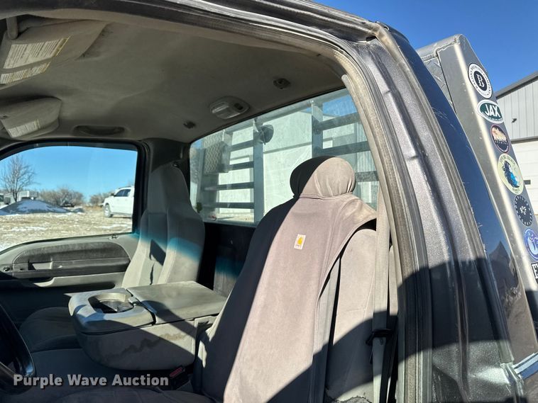 image for item OE9501 2005 Ford F250 XLT Super Duty flatbed pickup truck