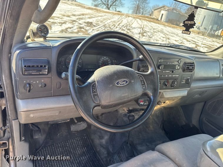 image for item OE9501 2005 Ford F250 XLT Super Duty flatbed pickup truck