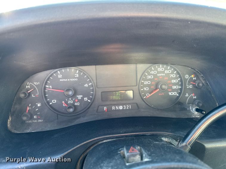 image for item OE9501 2005 Ford F250 XLT Super Duty flatbed pickup truck