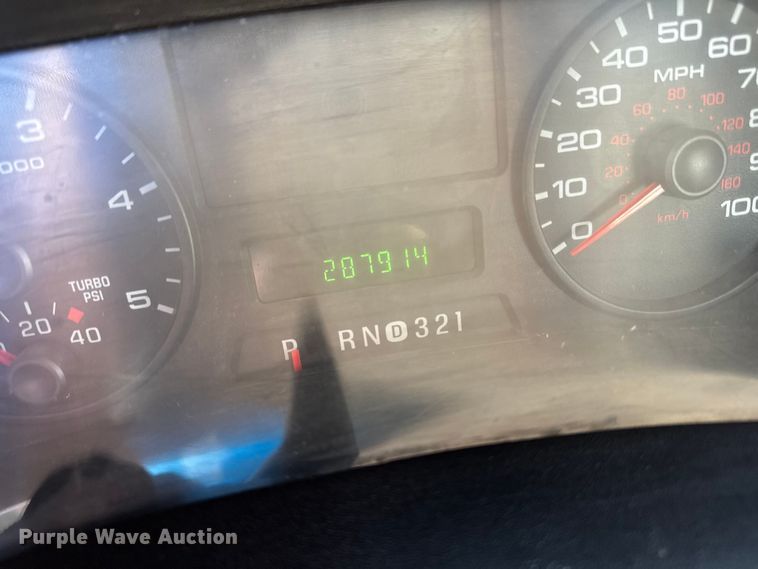 image for item OE9501 2005 Ford F250 XLT Super Duty flatbed pickup truck