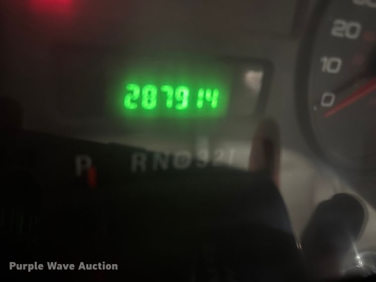 image for item OE9501 2005 Ford F250 XLT Super Duty flatbed pickup truck