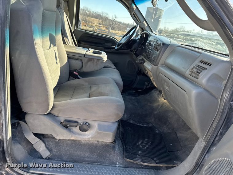 image for item OE9501 2005 Ford F250 XLT Super Duty flatbed pickup truck