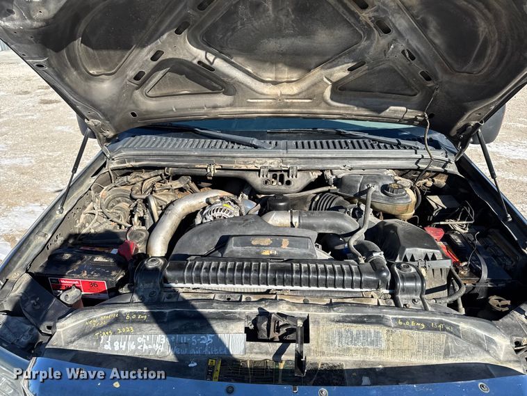 image for item OE9501 2005 Ford F250 XLT Super Duty flatbed pickup truck