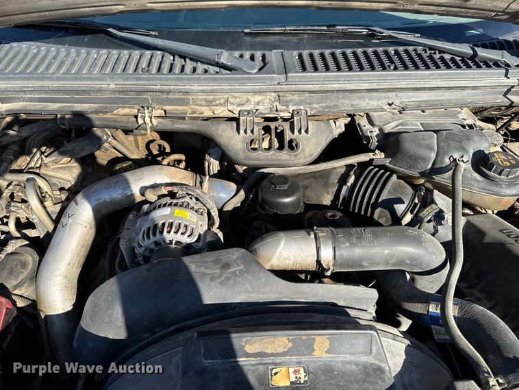 image for item OE9501 2005 Ford F250 XLT Super Duty flatbed pickup truck