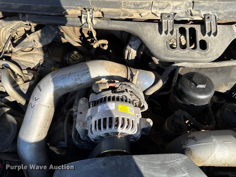 image for item OE9501 2005 Ford F250 XLT Super Duty flatbed pickup truck