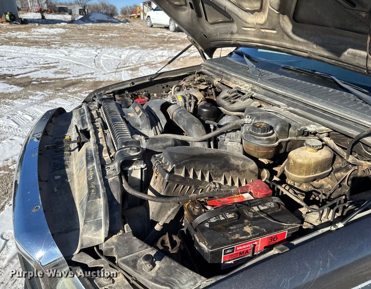 image for item OE9501 2005 Ford F250 XLT Super Duty flatbed pickup truck