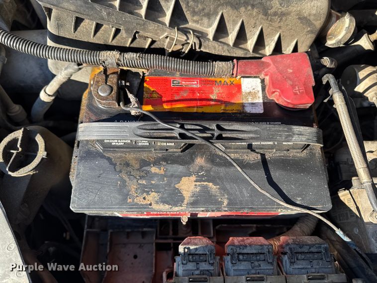 image for item OE9501 2005 Ford F250 XLT Super Duty flatbed pickup truck