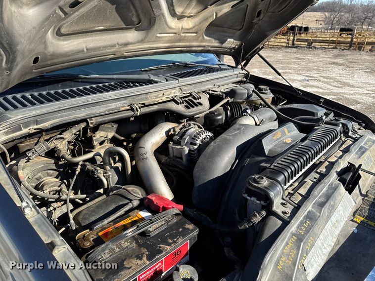 image for item OE9501 2005 Ford F250 XLT Super Duty flatbed pickup truck