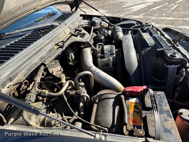 image for item OE9501 2005 Ford F250 XLT Super Duty flatbed pickup truck