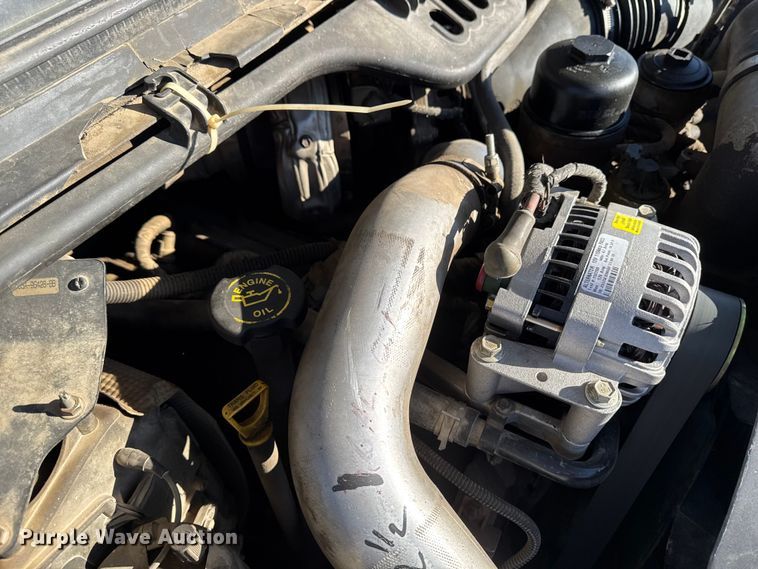 image for item OE9501 2005 Ford F250 XLT Super Duty flatbed pickup truck