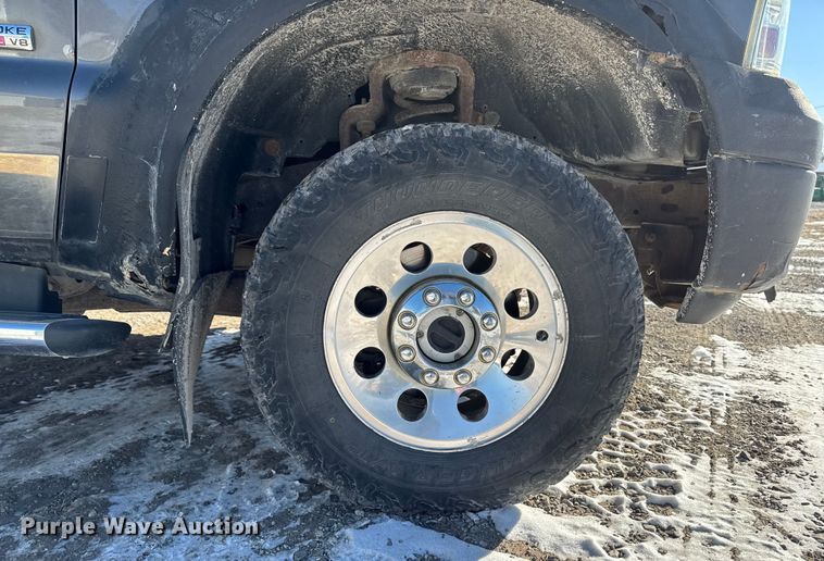 image for item OE9501 2005 Ford F250 XLT Super Duty flatbed pickup truck