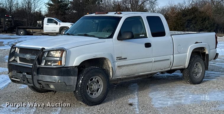 image for item OE9512 2003 Chevrolet Silverado 2500HD Ext. Cab pickup truck