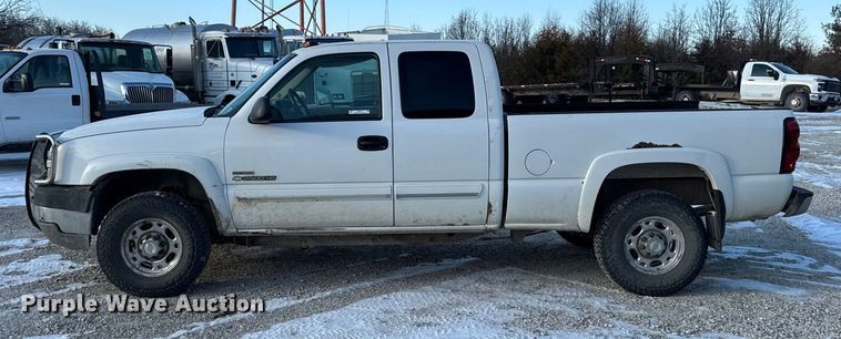 image for item OE9512 2003 Chevrolet Silverado 2500HD Ext. Cab pickup truck