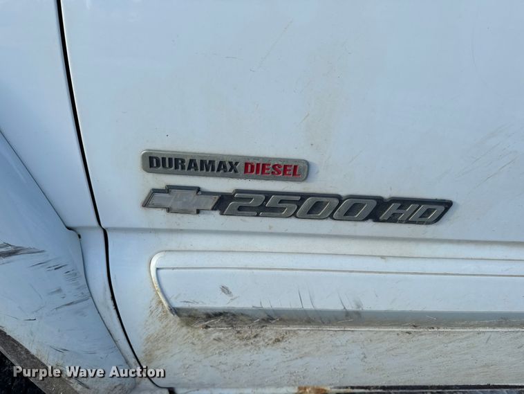 image for item OE9512 2003 Chevrolet Silverado 2500HD Ext. Cab pickup truck