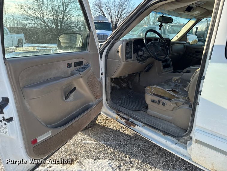 image for item OE9512 2003 Chevrolet Silverado 2500HD Ext. Cab pickup truck