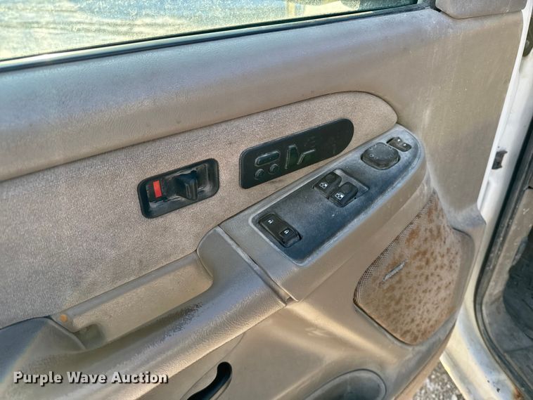 image for item OE9512 2003 Chevrolet Silverado 2500HD Ext. Cab pickup truck