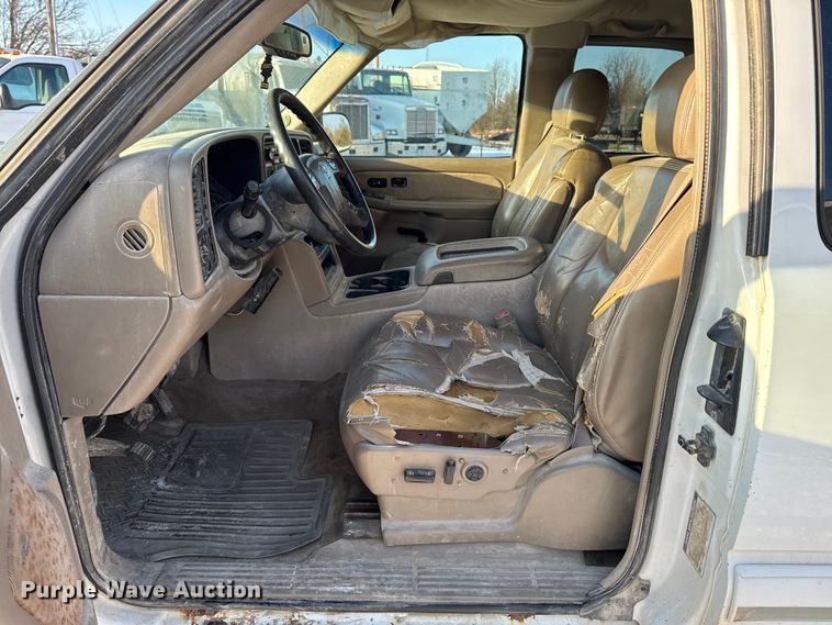 image for item OE9512 2003 Chevrolet Silverado 2500HD Ext. Cab pickup truck