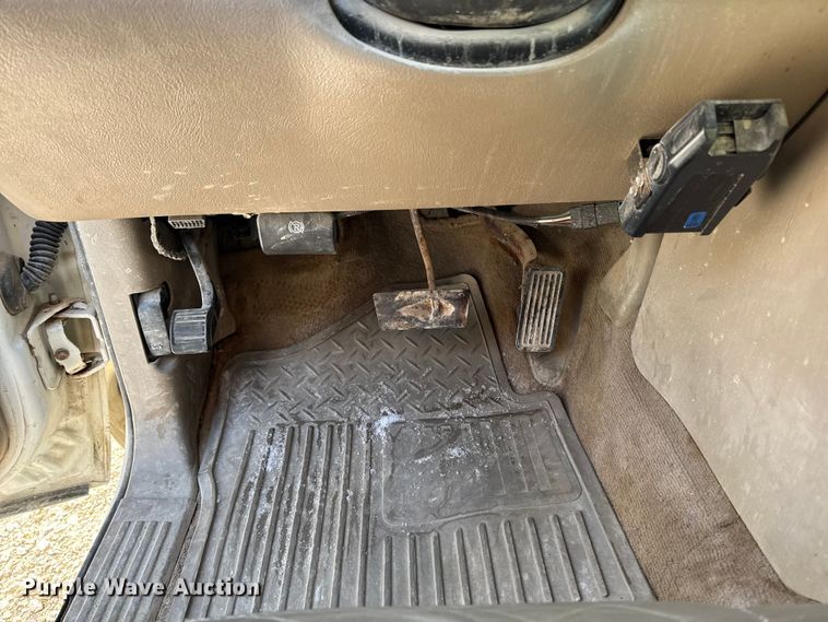 image for item OE9512 2003 Chevrolet Silverado 2500HD Ext. Cab pickup truck