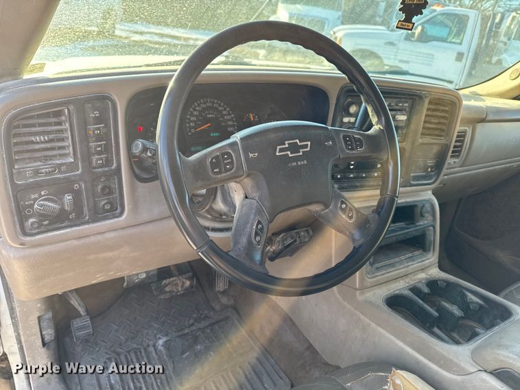 image for item OE9512 2003 Chevrolet Silverado 2500HD Ext. Cab pickup truck