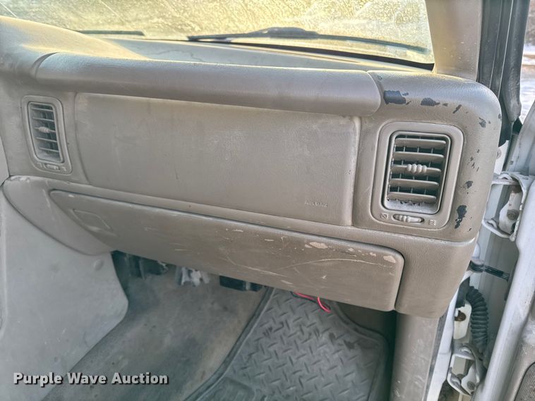 image for item OE9512 2003 Chevrolet Silverado 2500HD Ext. Cab pickup truck