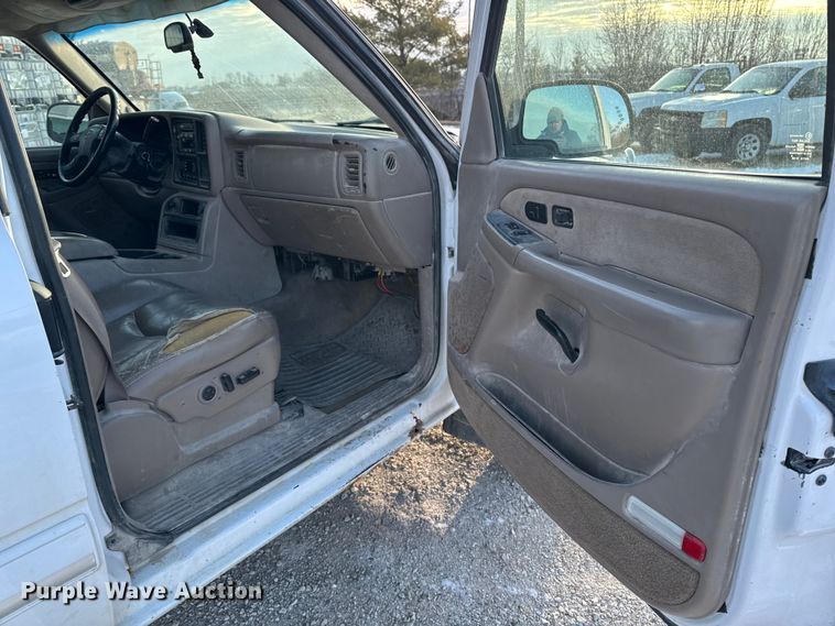 image for item OE9512 2003 Chevrolet Silverado 2500HD Ext. Cab pickup truck