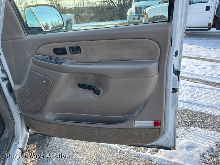 image for item OE9512 2003 Chevrolet Silverado 2500HD Ext. Cab pickup truck