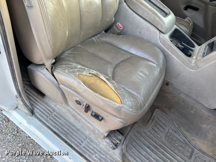 image for item OE9512 2003 Chevrolet Silverado 2500HD Ext. Cab pickup truck