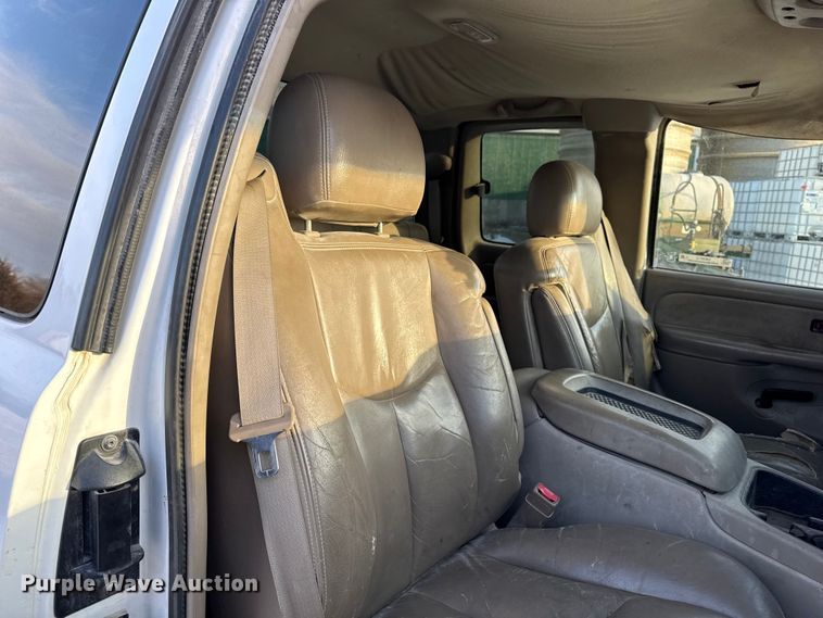 image for item OE9512 2003 Chevrolet Silverado 2500HD Ext. Cab pickup truck