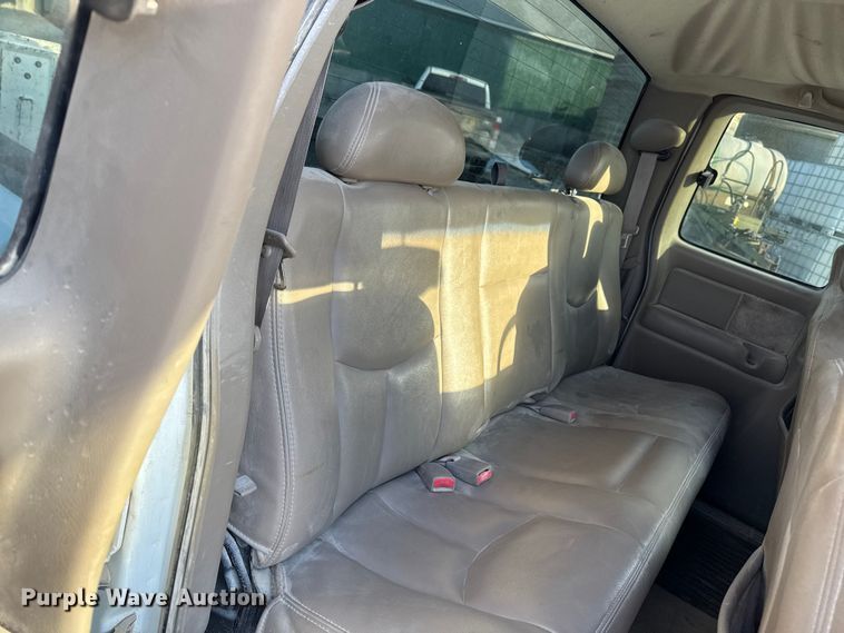 image for item OE9512 2003 Chevrolet Silverado 2500HD Ext. Cab pickup truck