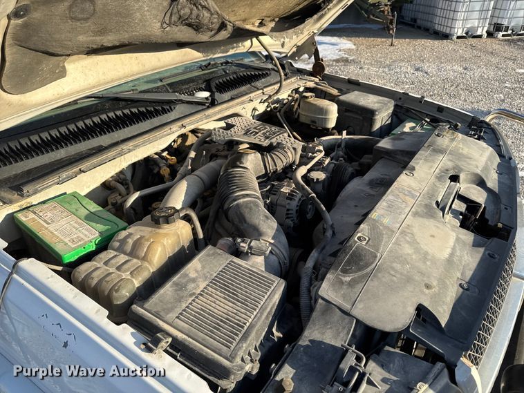 image for item OE9512 2003 Chevrolet Silverado 2500HD Ext. Cab pickup truck