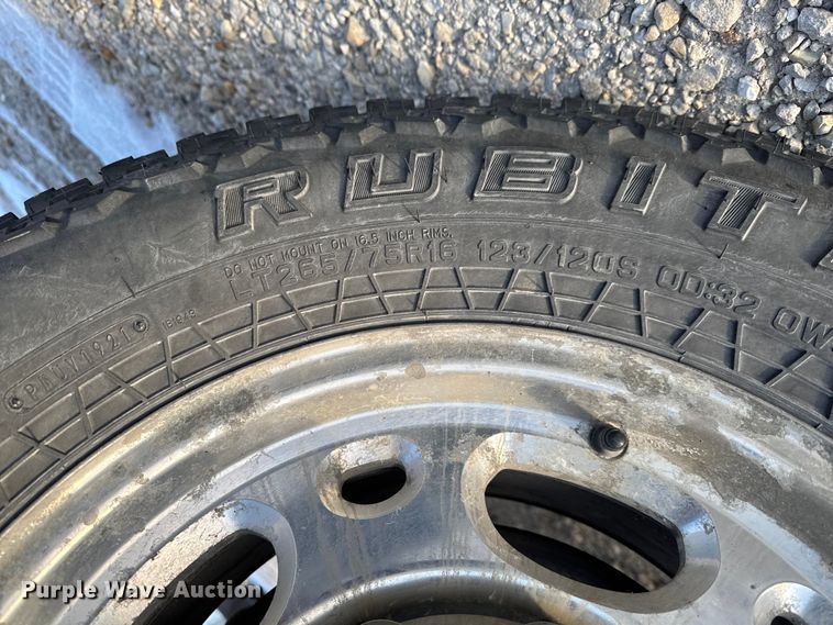 image for item OE9512 2003 Chevrolet Silverado 2500HD Ext. Cab pickup truck