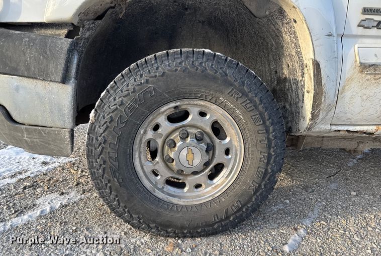 image for item OE9512 2003 Chevrolet Silverado 2500HD Ext. Cab pickup truck