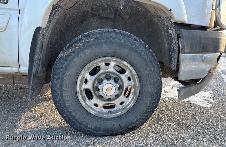 image for item OE9512 2003 Chevrolet Silverado 2500HD Ext. Cab pickup truck