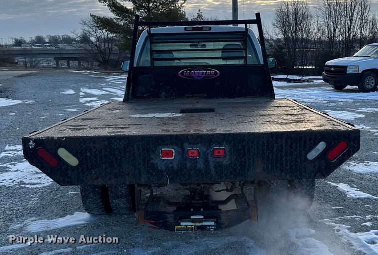 image for item OE9513 2001 Chevrolet Silverado 3500 flatbed pickup truck