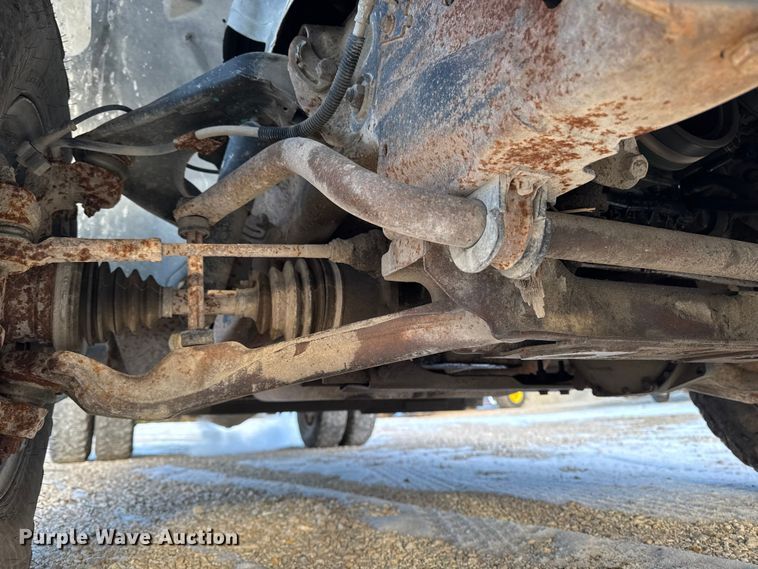 image for item OE9513 2001 Chevrolet Silverado 3500 flatbed pickup truck