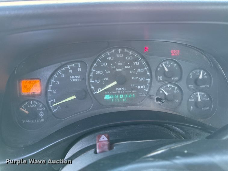 image for item OE9513 2001 Chevrolet Silverado 3500 flatbed pickup truck