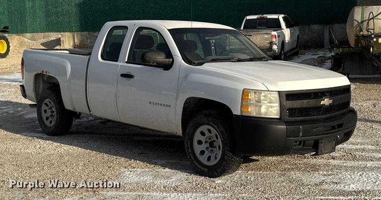 image for item OE9514 2011 Chevrolet Silverado 1500 Ext. Cab pickup truck