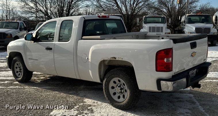 image for item OE9514 2011 Chevrolet Silverado 1500 Ext. Cab pickup truck
