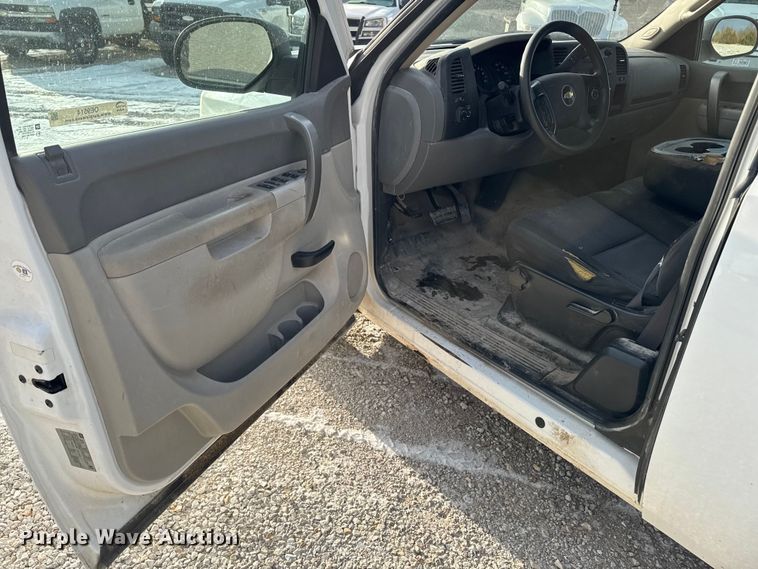 image for item OE9514 2011 Chevrolet Silverado 1500 Ext. Cab pickup truck