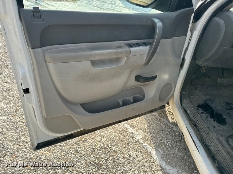 image for item OE9514 2011 Chevrolet Silverado 1500 Ext. Cab pickup truck