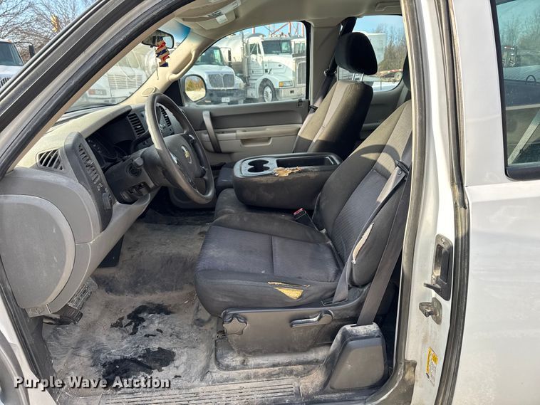 image for item OE9514 2011 Chevrolet Silverado 1500 Ext. Cab pickup truck