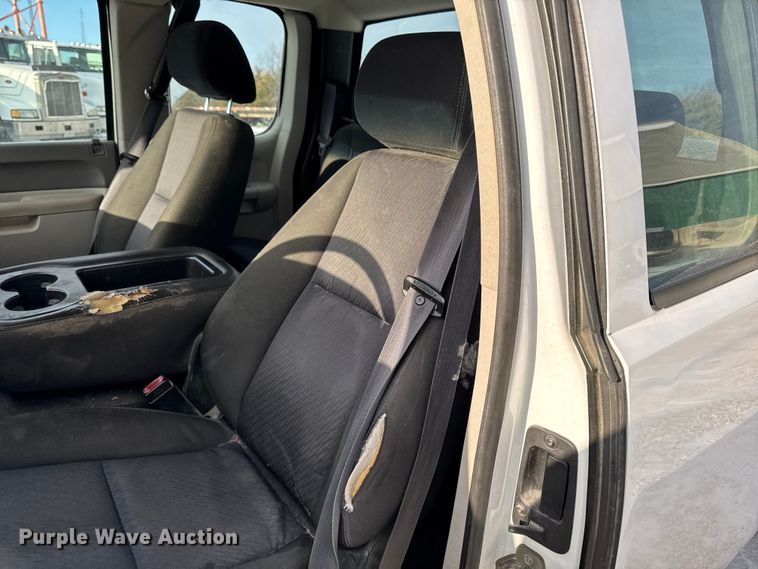 image for item OE9514 2011 Chevrolet Silverado 1500 Ext. Cab pickup truck