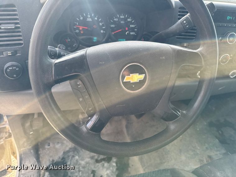 image for item OE9514 2011 Chevrolet Silverado 1500 Ext. Cab pickup truck