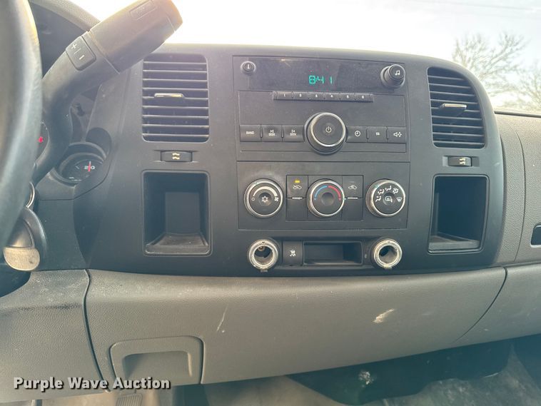 image for item OE9514 2011 Chevrolet Silverado 1500 Ext. Cab pickup truck