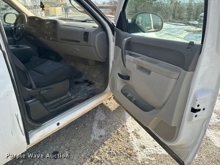 image for item OE9514 2011 Chevrolet Silverado 1500 Ext. Cab pickup truck