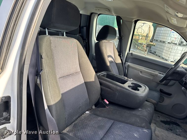 image for item OE9514 2011 Chevrolet Silverado 1500 Ext. Cab pickup truck