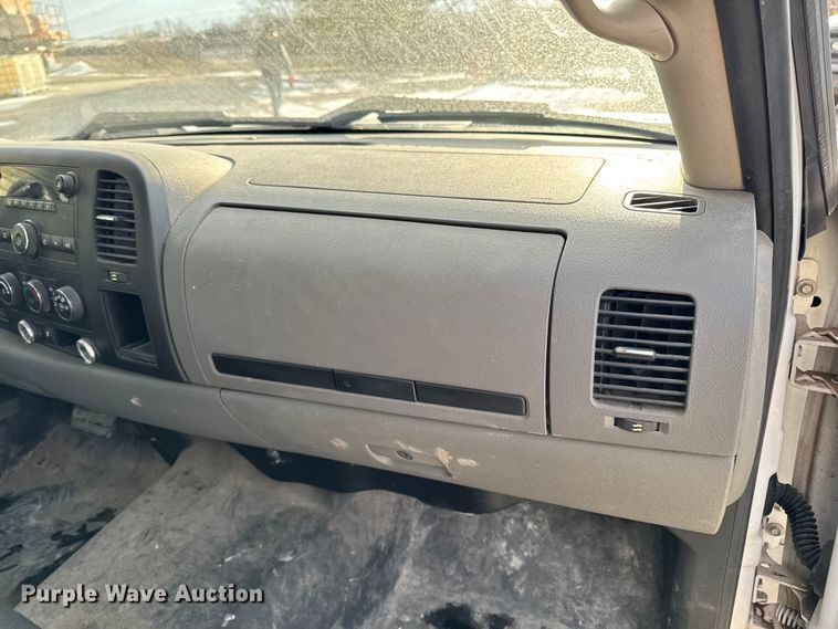 image for item OE9514 2011 Chevrolet Silverado 1500 Ext. Cab pickup truck