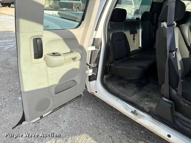 image for item OE9514 2011 Chevrolet Silverado 1500 Ext. Cab pickup truck