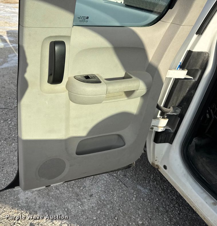 image for item OE9514 2011 Chevrolet Silverado 1500 Ext. Cab pickup truck