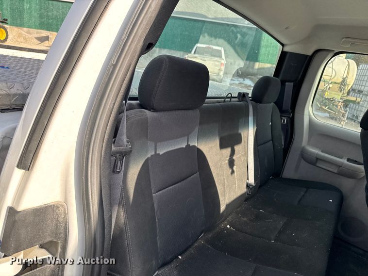 image for item OE9514 2011 Chevrolet Silverado 1500 Ext. Cab pickup truck